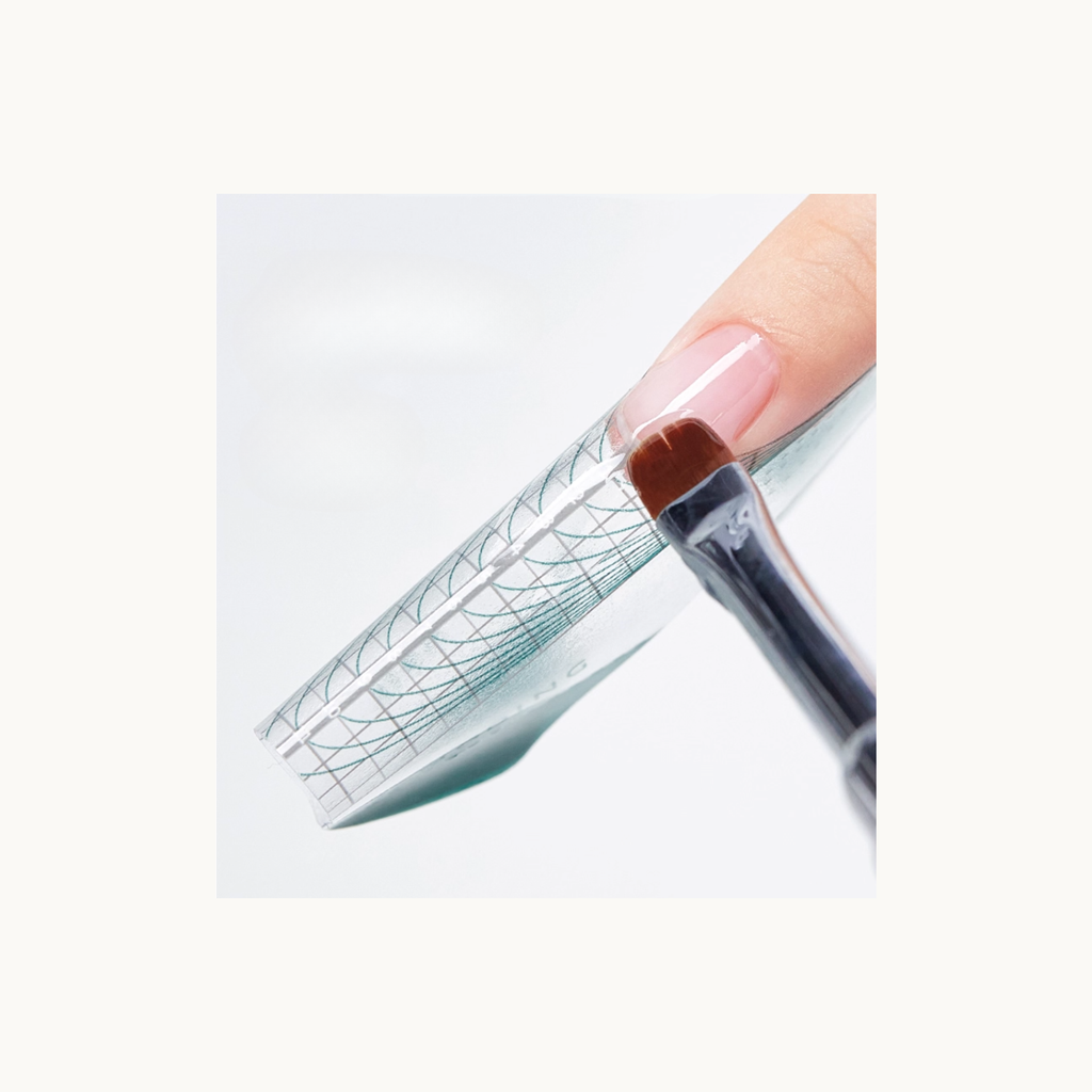 High-support C curve nail form used for strong nail extension shaping
