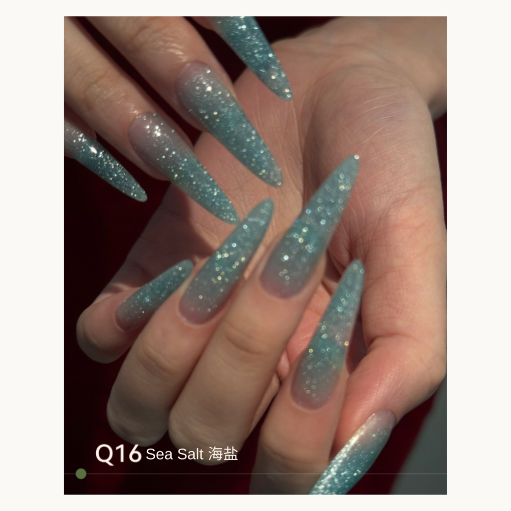Blue-tone glitter ombré nails inspired by ocean sparkle using MODING Q16 Sea Salt.
