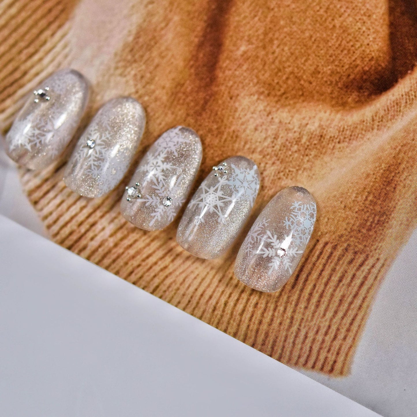 TOMONI White Snowflake