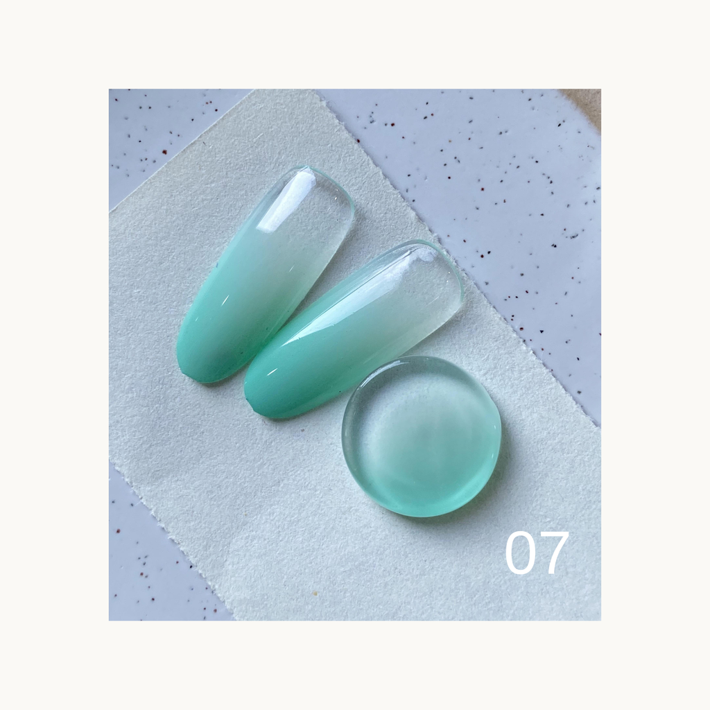 Mint green gradient solid gel swatch from QINGYOU Cube Master Palette