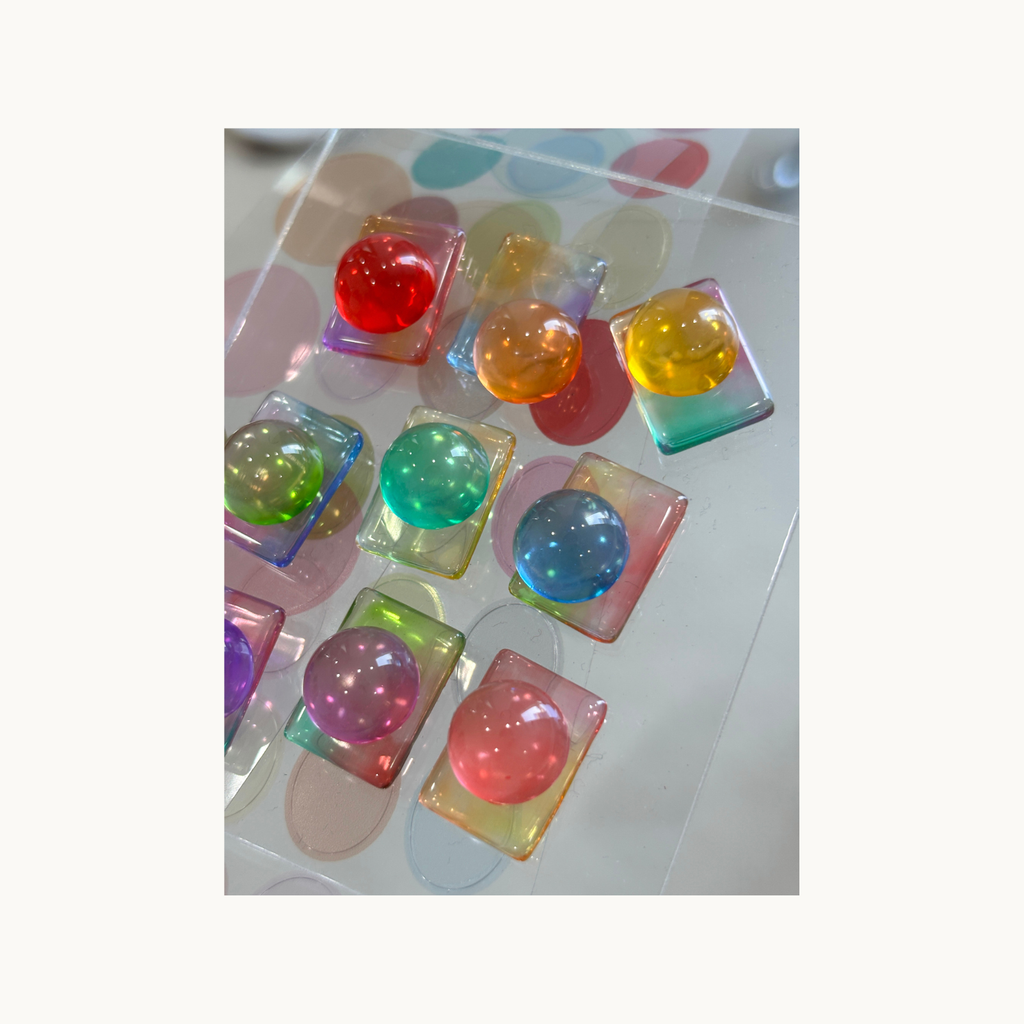 3D jelly bubble pieces and gradient square bases created using Qingyou Glazed Painting Gel