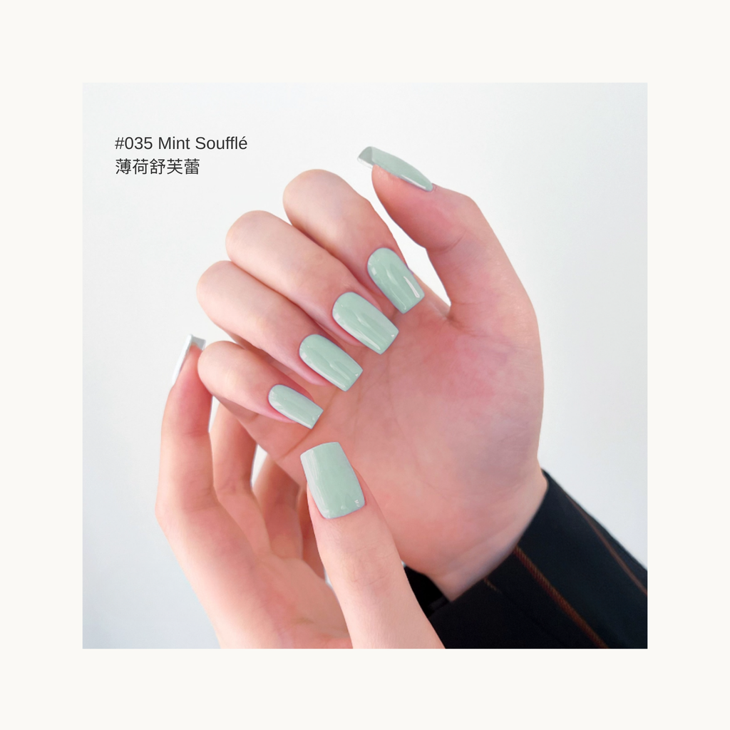 Mint Breeze O35 light mint green gel nail polish swatch