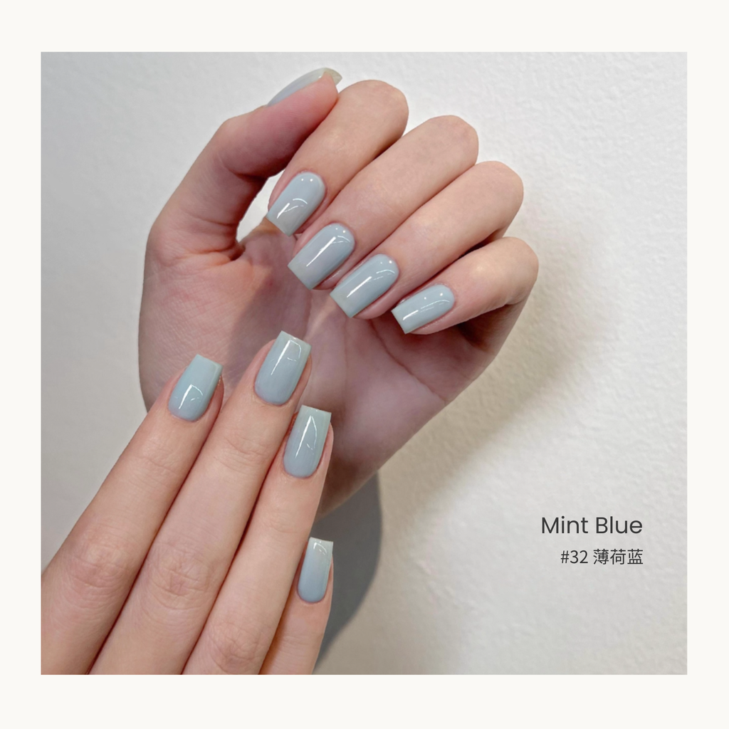 MODING Bottle Gel #032 Mint Blue — soft mint blue nail gel swatch