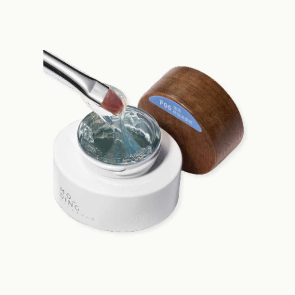 A hema-free semi-solid, super sticky non-wipe styling gel designed for nail art creations. Perfect for adhering rhinestones, creating 3D textures, or applying chrome powder directly—without the need for top coat sealing.</p>
<p>It provides strong hold, smooth texture, and maintains clarity without turning white