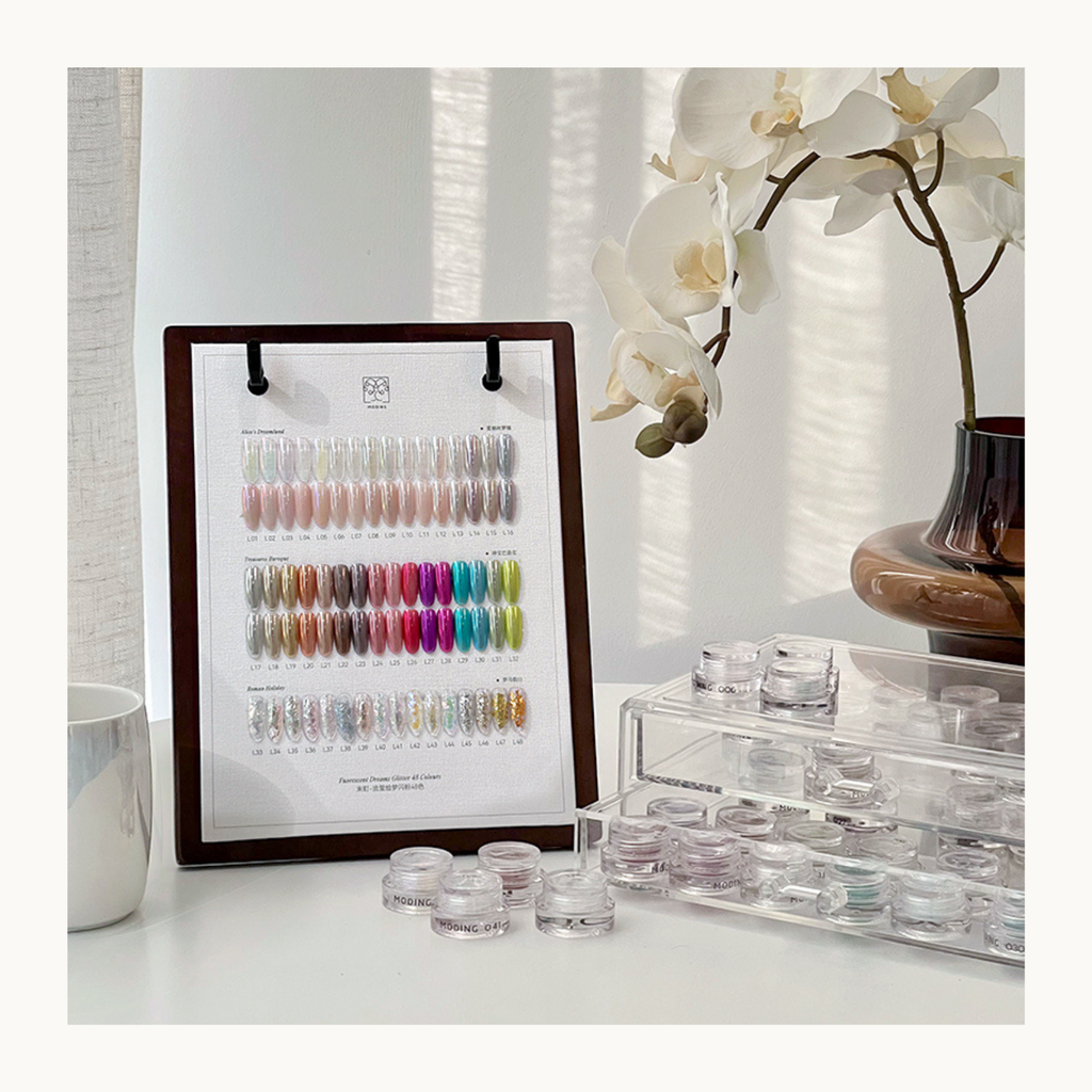 MODING Glowdream nail art effect powder including chrome, aurora, opal and foil textures.
