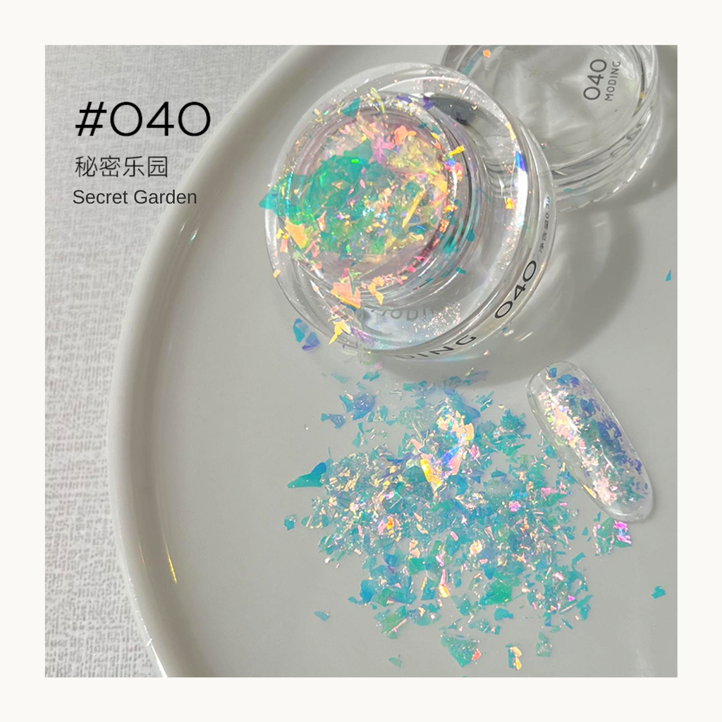 MODING Glowdream nail art effect powder including chrome, aurora, opal and foil textures.
