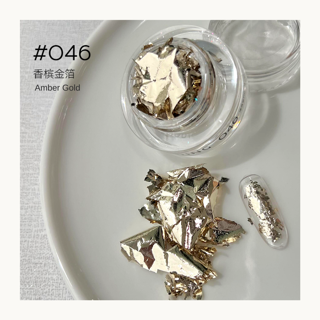 MODING Glowdream nail art effect powder including chrome, aurora, opal and foil textures.
