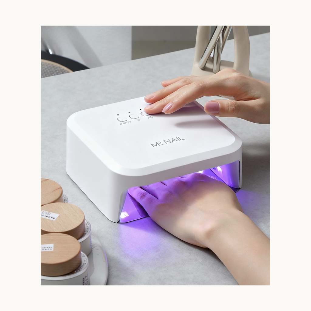 Demonstration of hand curing under MR NAIL UV/LED gel nail lamp