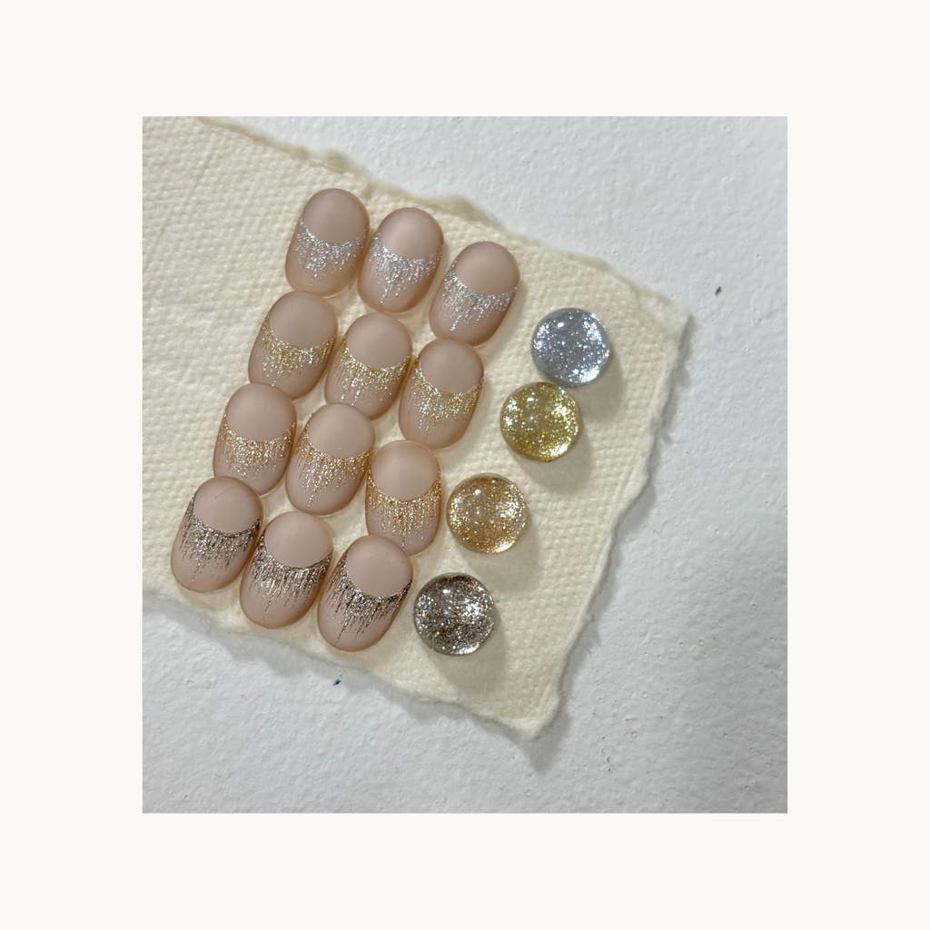 Showcase of platinum gel’s dense foil particles ideal for French tips, gradients, and painting shapes