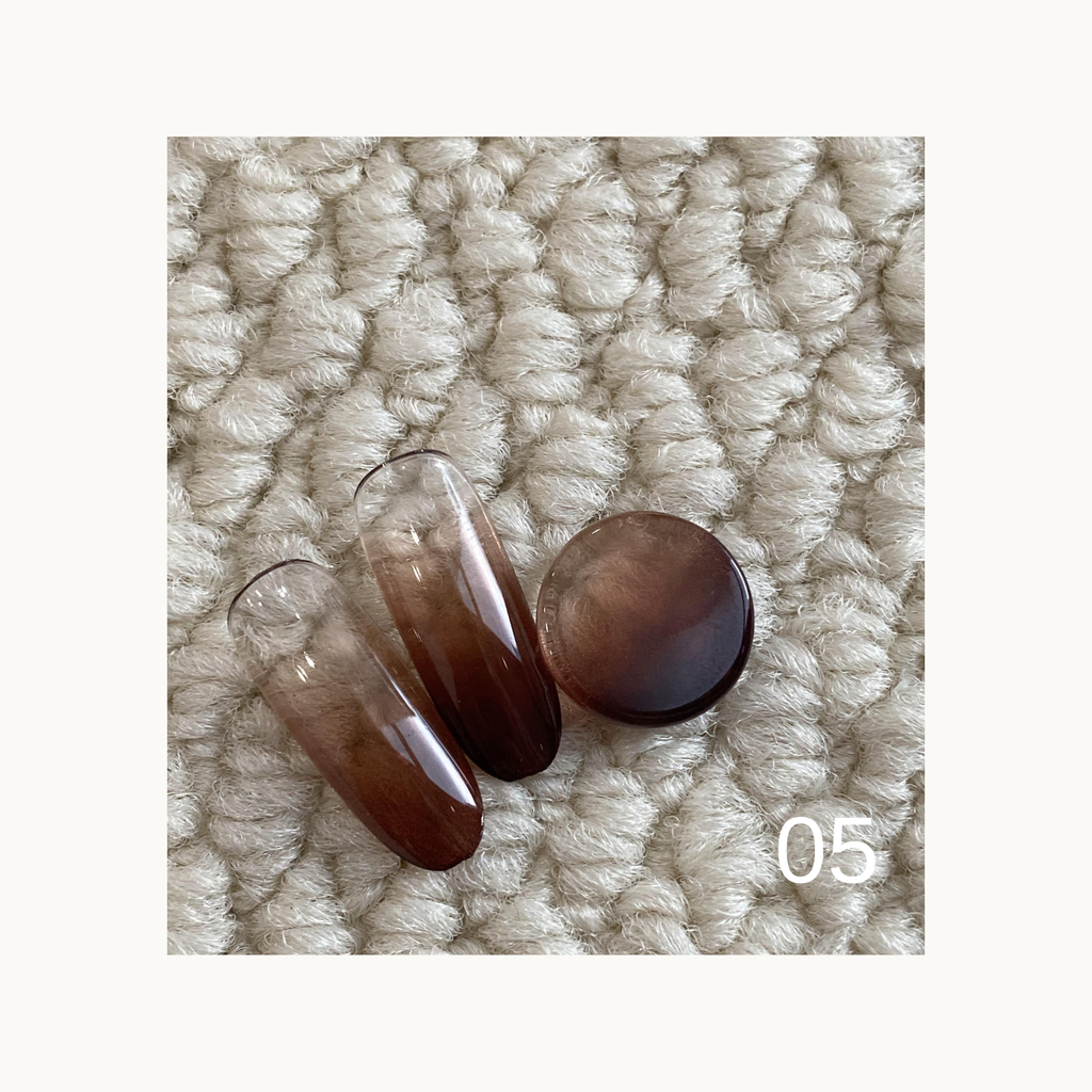 QINGYOU Caramel Cocoa Solid Color Gel 05 warm brown solid nail color swatch