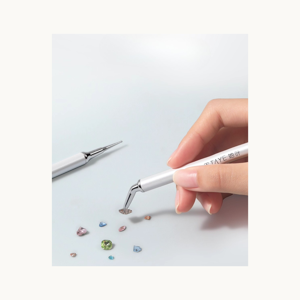 Using the TAYE dual-tip rhinestone picker to pick up and place nail crystals